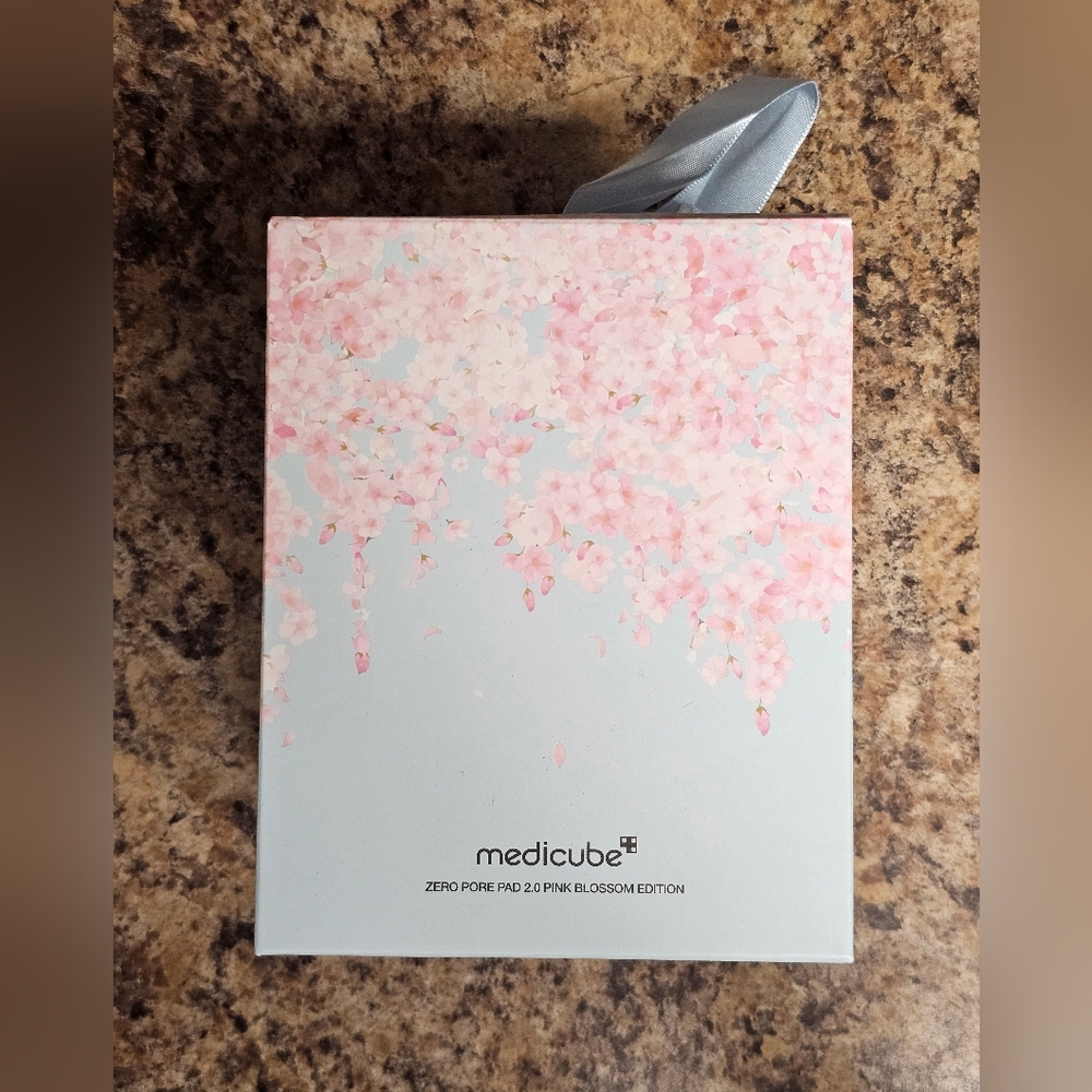 MEDICUBE Zero Pore Pad 2.0 Pink Blossom Edition